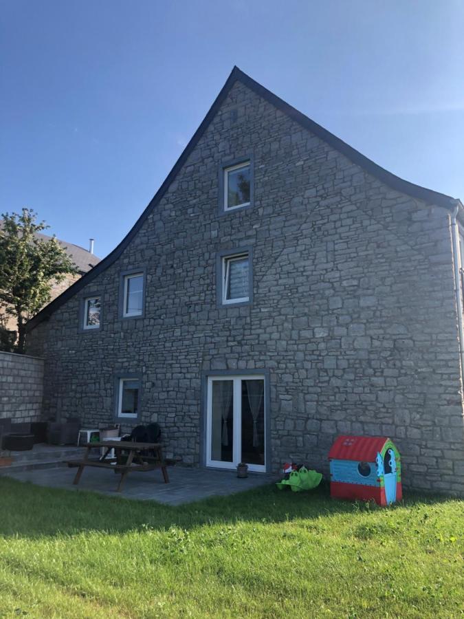 Gite Familial Ferme Des Aujes Falaen Onhaye Exterior foto